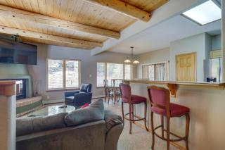 Amalia Mountain Getaway with Deck, Fireplace! - - 7
