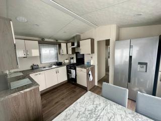 6 berth luxury caravan, Lyons Winkups Holiday Park - Kinmel Bay - 3