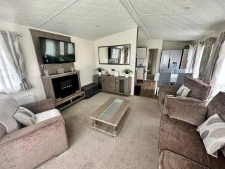 6 berth luxury caravan, Lyons Winkups Holiday Park - Kinmel Bay - 2