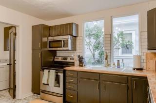 Beautiful - 4bd with Contemporary Interior - 6