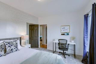 Beautiful - 4bd with Contemporary Interior - 3