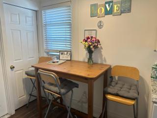 Cozy Private bedrooms Kitchen Wifi - Englewood - 3