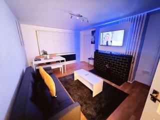 Cosy Croydon Apt Sleeps 5 - 9