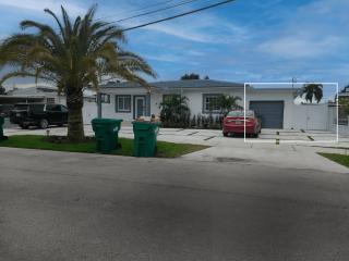 1BR Downtown Apt Sleeps 3, Modern Bath & Kitchen L10B - Miami - 0