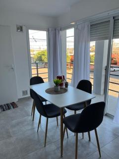 Departamento nuevo con balcón - 1