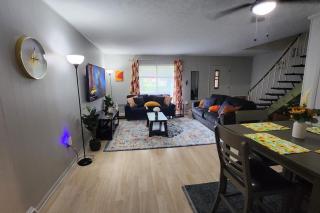Tastefully Furnished 3bd @Euclid - 0