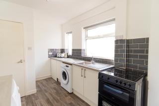 2 Bedroom House By Maison Stays - Free Parking - Nottingham - 3
