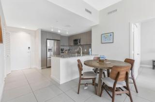 Modern Downtown Doral One-Bedroom Apt with Golf Course Views - Miami - 3