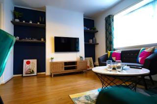 Comfortable 3BDR Apartment in Enfield, North London with Free Parking - 5