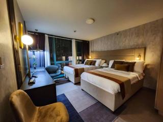 LUXESTAYSMNL ELEGANT FAMILY 2BR SUITE POOLGYM 400MBPS WIFI NETFLX AMAZING CITY VIEW - Manila - 0