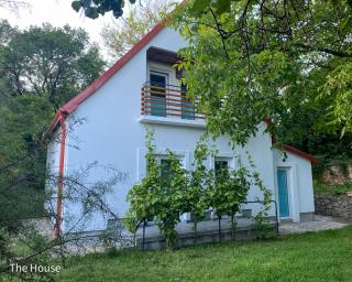 Quiet, green, relaxing place - 3 bedroom villa - Balatonfüred - 0