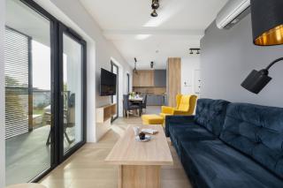 Air-Conditioned Seaside Apartment with Parking & Balcony by Noclegi Renters - 0