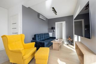 Air-Conditioned Seaside Apartment with Parking & Balcony by Noclegi Renters - 2