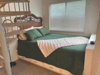 Top (third) floor loft condo. Full resort access. - Claysburg - 3
