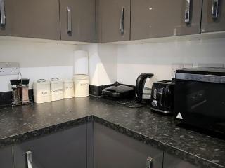 Deluxe 5 bedroom house in Harrow, Parking, 25mins to Central London - 3