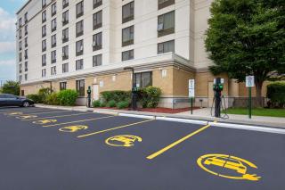 Hampton Inn by Hilton Toronto Airport Corporate Centre - 1