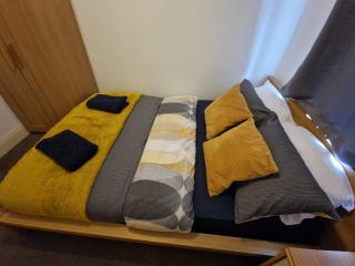 Apartment - Sleeps 4 - Parking - WiFi - 2