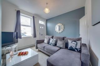 3BR Bond House Convenient Meadowhall Road Location - Kimberworth - 0