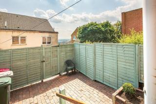 3BR Bond House Convenient Meadowhall Road Location - Kimberworth - 8