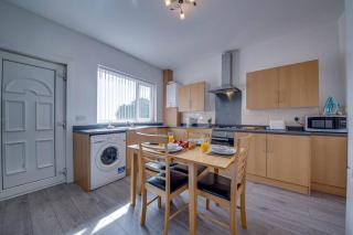 3BR Bond House Convenient Meadowhall Road Location - Kimberworth - 4