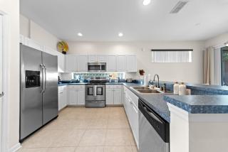 Lakeview Family Haven in Kissimmee - Heated Pool & Scenic Views - Kissimmee - 4