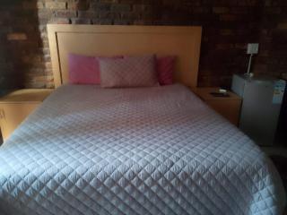 Emakhonkosi Guest House - Secunda - 2