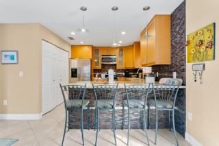 Gulf side, spacious 1 bedroom, 1 bath, 200 steps to Crescent Beach - Siesta Key - 5