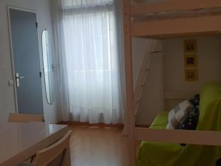 Appartement T2 à Cauterets, proche centre, parking et box inclus, idéal pour 5 personnes - FR-1-234-237 - 9