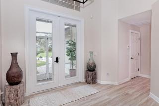 Newly renovated 3 bed/3 bath in the Four Mile Cove area w. heated pool and spa. Gulf access! - Cape Coral - 7