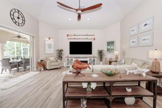 Newly renovated 3 bed/3 bath in the Four Mile Cove area w. heated pool and spa. Gulf access! - Cape Coral - 4