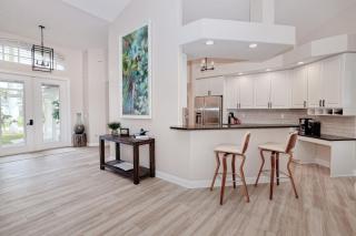 Newly renovated 3 bed/3 bath in the Four Mile Cove area w. heated pool and spa. Gulf access! - Cape Coral - 1