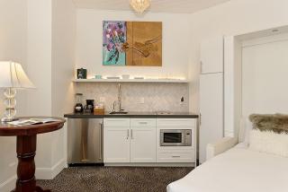 Independence Square 310, Chic, Remodeled Studio w/ Great Location in Aspen, A/C, & Kitchenette - 4