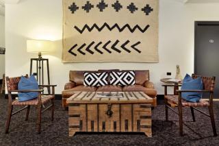 Independence Square 205, Stylish Hotel Room with AC, Great Location in Aspen - 3