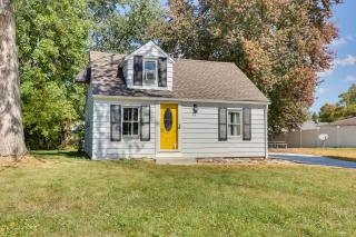 Modern Northfield Cottage w/ Yard! - 8
