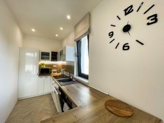 Luxury City Retreat with Terrace - Košice - 7
