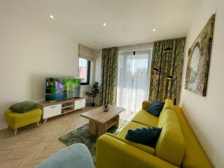 Luxury City Retreat with Terrace - Košice - 9