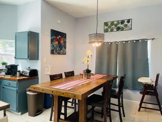 San Antonio Comfort 4 Bedroom 3 Bath home 5 Mins from Sea World - San Antonio - 1