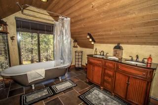 How Sweet It Is~ Downtown Village Retreat Cabin~ Walk to Marinas and Shopping - 3