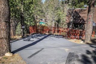 How Sweet It Is~ Downtown Village Retreat Cabin~ Walk to Marinas and Shopping - 9