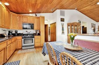 Bearadise Cabin- Adorable Single Level Retreat - 2