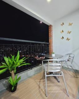 Modern High-Rise 2/2 Apartment with City View. - Sabaneta - 1