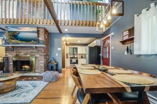 Hot Tub, Fire Pit and Barrel Sauna Poconos Abode - Long Pond - 3