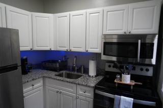 Stylish 1BR unit w/Free parking-Walk to Metro - 6