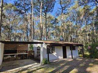 Bosque y playa en Jaureguiberry. Cabaña monoambiente para 4 personas - 2