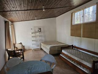 Bosque y playa en Jaureguiberry. Cabaña monoambiente para 4 personas - 1