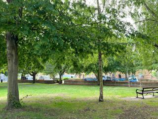 Canterbury King bed house with Free Parking & Garden - 8