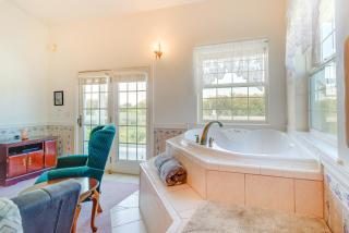 Ocean Shores Condo with Private Tub Less Than 1 Mi to Beach! - Ocean Shores - 4