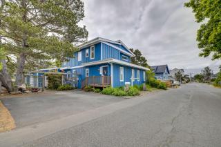 House with Hot Tub and Deck - Walk to Seaside Beach! - Seaside - 0