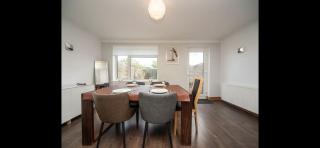Spacious Chessington home with parking & garden - Chessington - 8