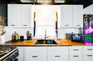 Pet-Friendly Cabin with Hot Tub in Pocono Lake! - 3